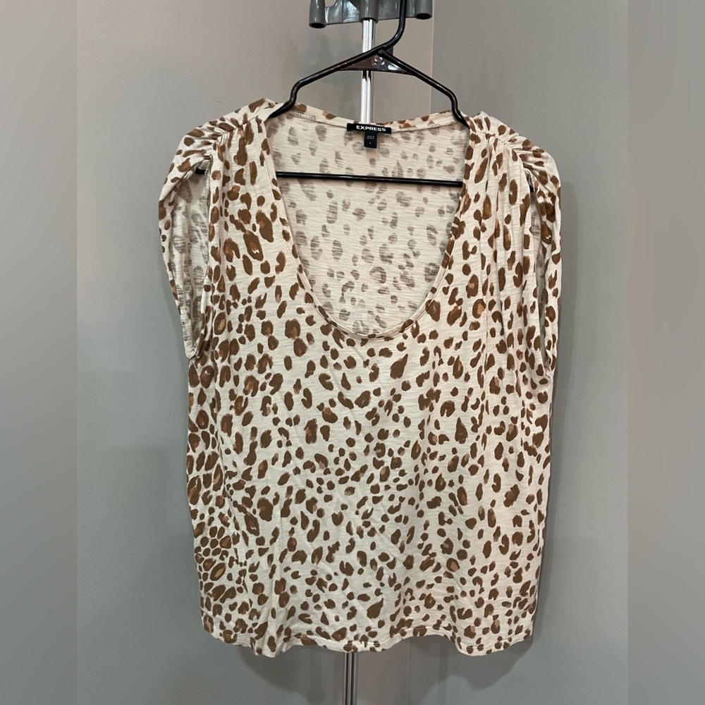 Express Cheetah Cinched Sleeve Tee